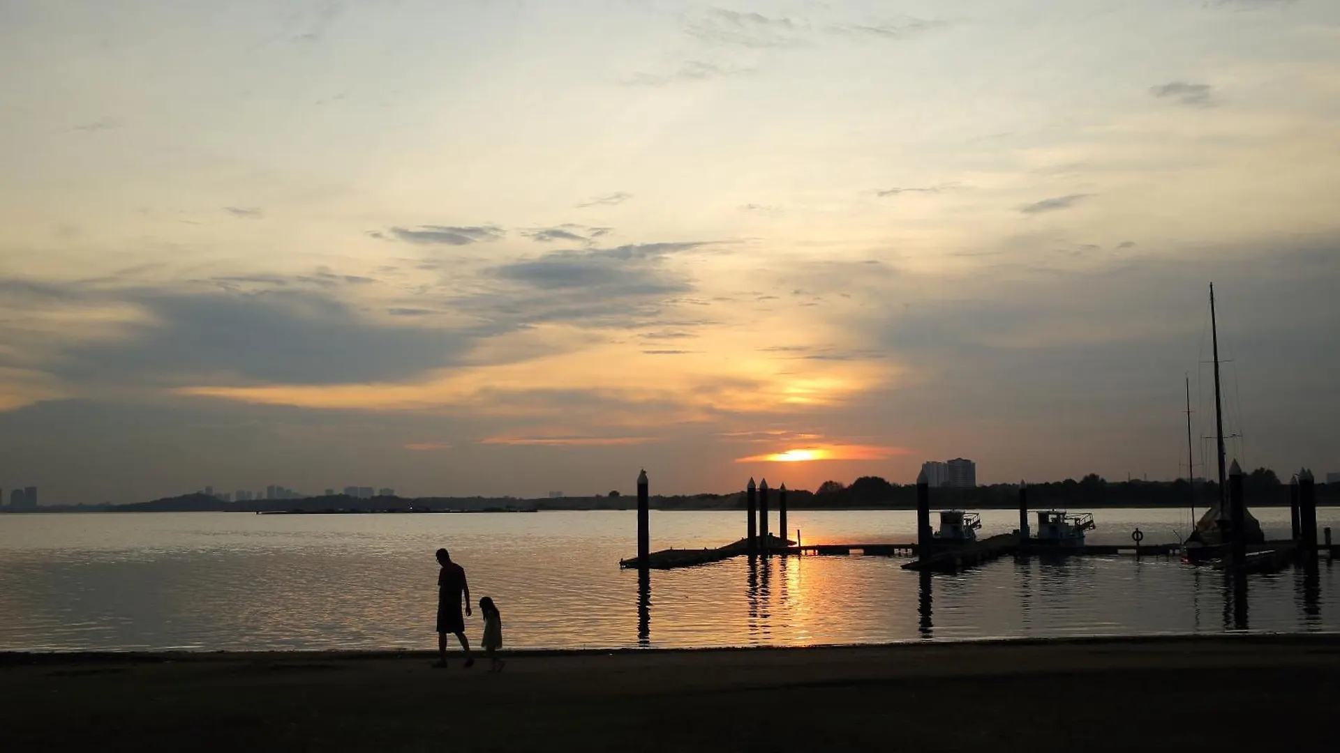 Cozy Beach Escape: 2Br Muji Gem Johor Bahru Apartment